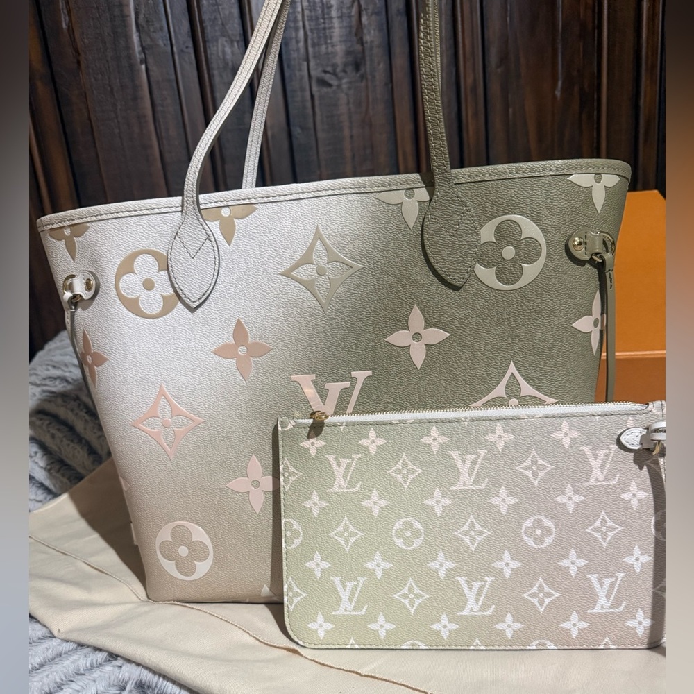 Louis Vuitton Limited Edition “Spring In The City” Khaki MM - Picture 2 of 14